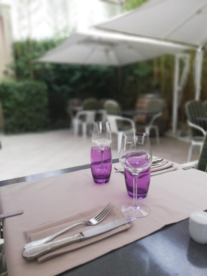 Logis Hotel Restaurant L'Oree Des Bois La Breille-les-Pins Exterior foto