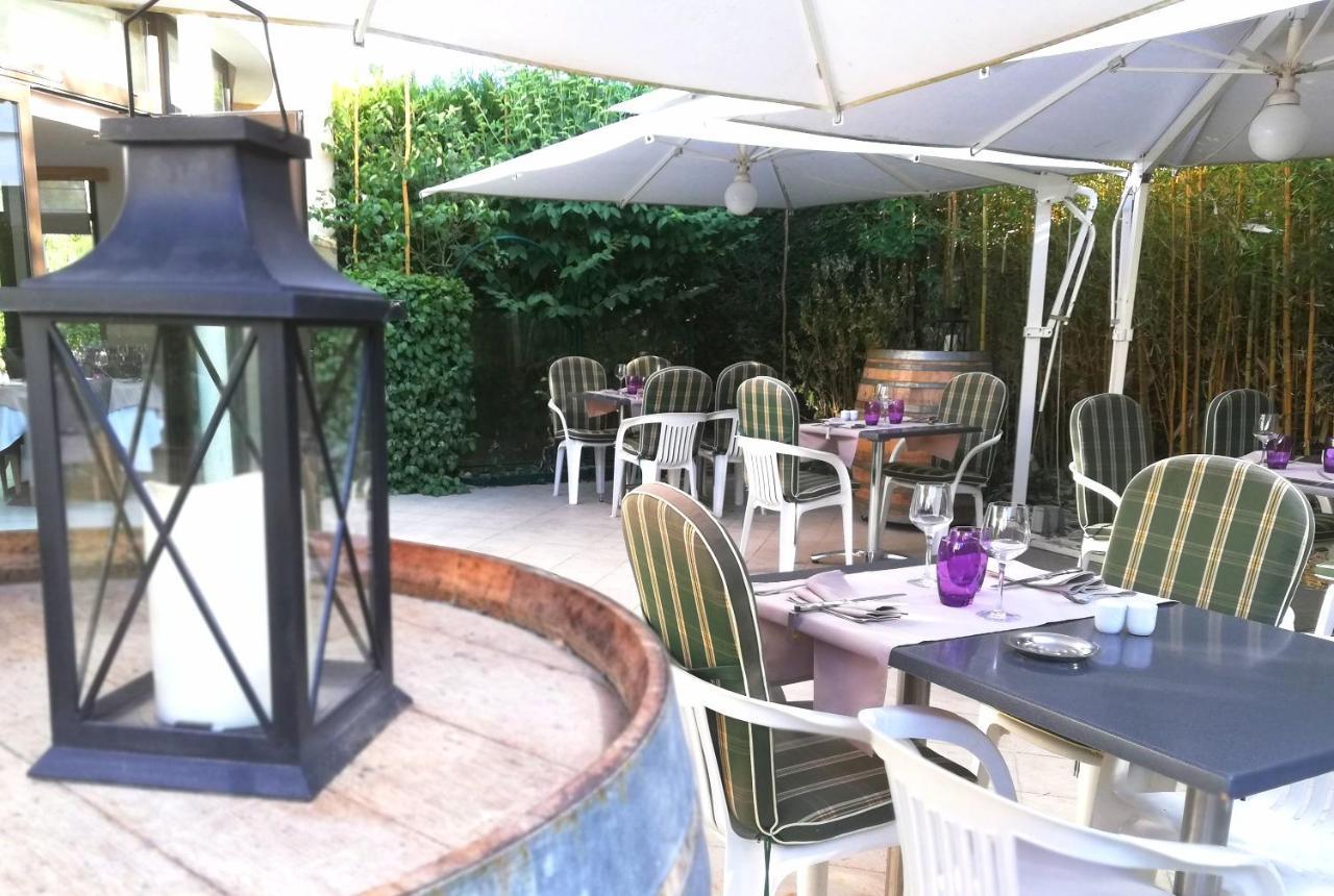 Logis Hotel Restaurant L'Oree Des Bois La Breille-les-Pins Exterior foto
